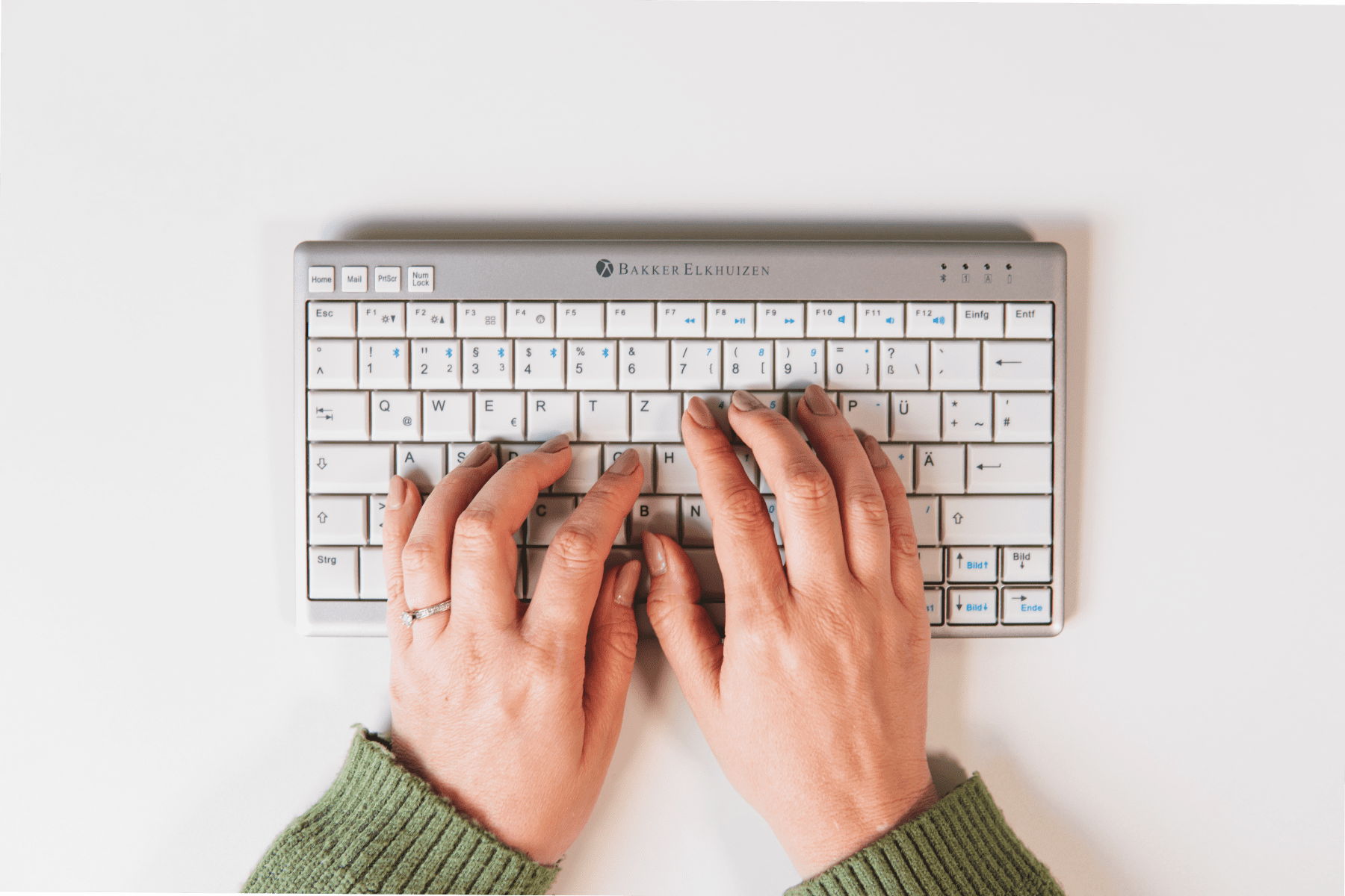 Bakker Elkhuizen Ultraboard 950 Compact Keyboard Bluetooth - in use (no mouse)