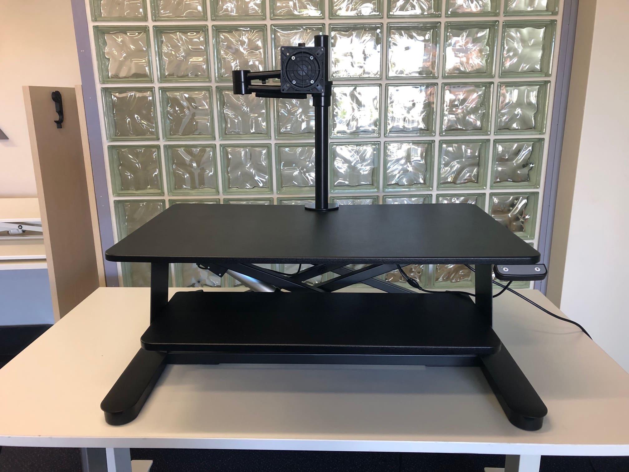 Maxishift Electric Single Sit-to-Stand Desk (Black)