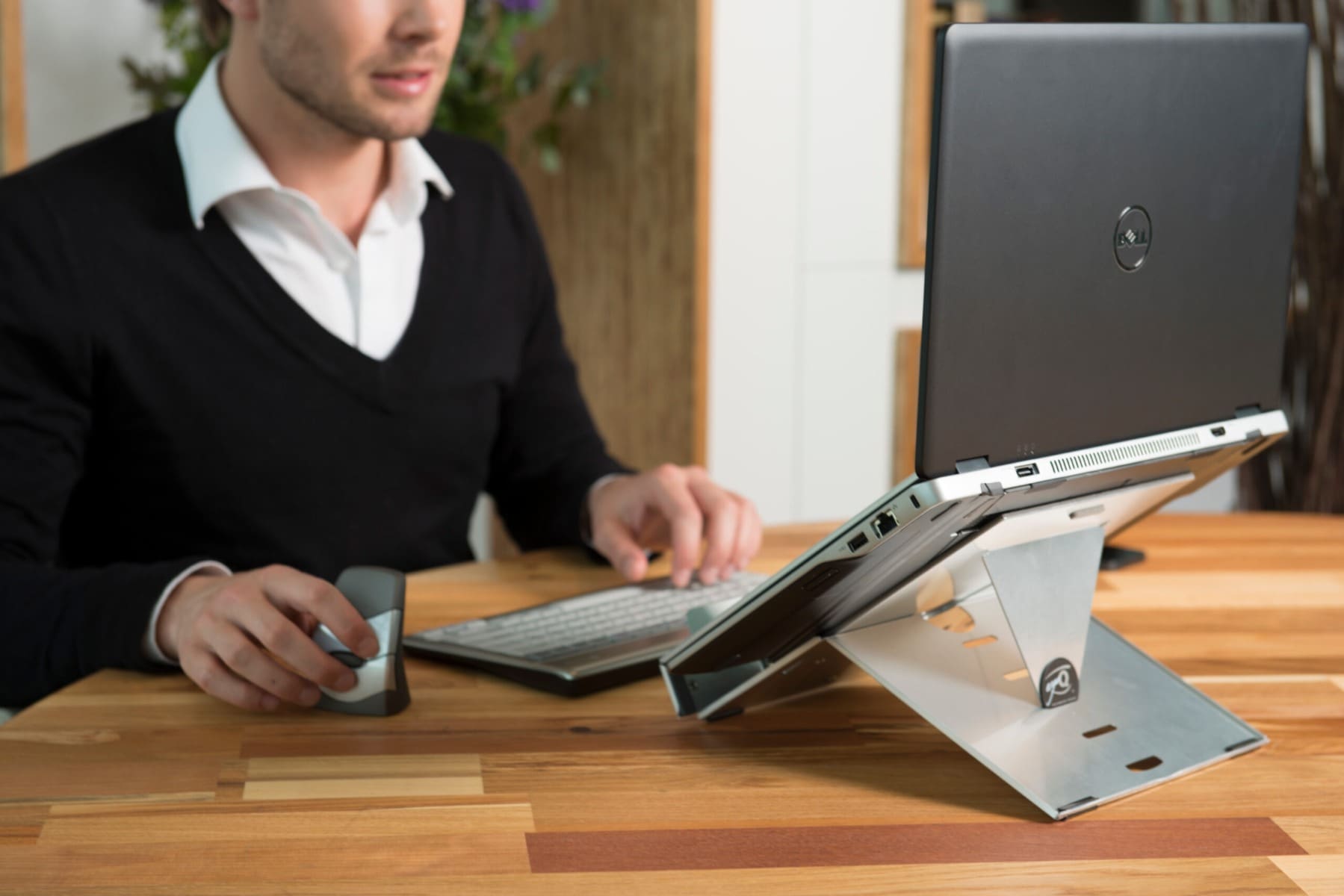 Ergo-Q 260 Laptop Stand - in use with laptop, external keyboard and DXT Mouse