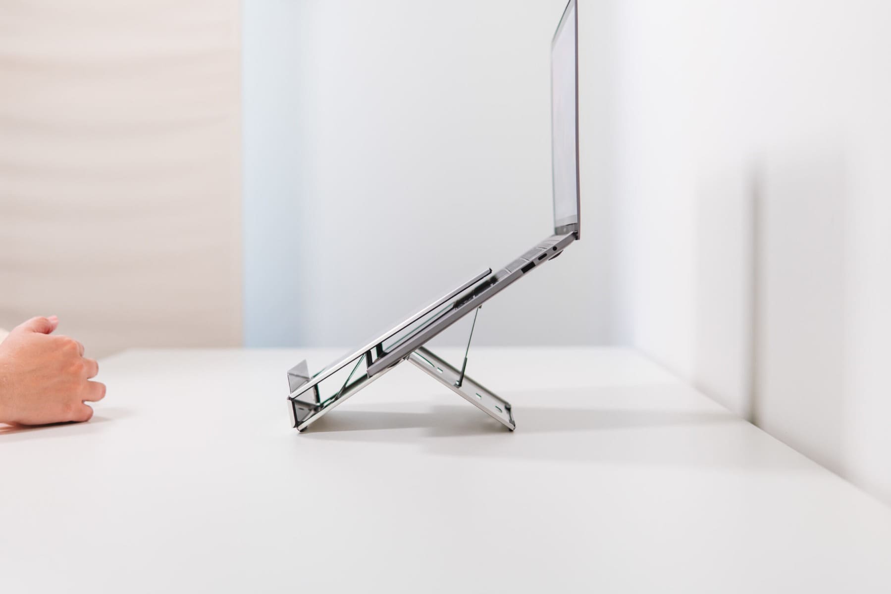 Ergo-Q 260 Laptop Stand - in use with mobile phone