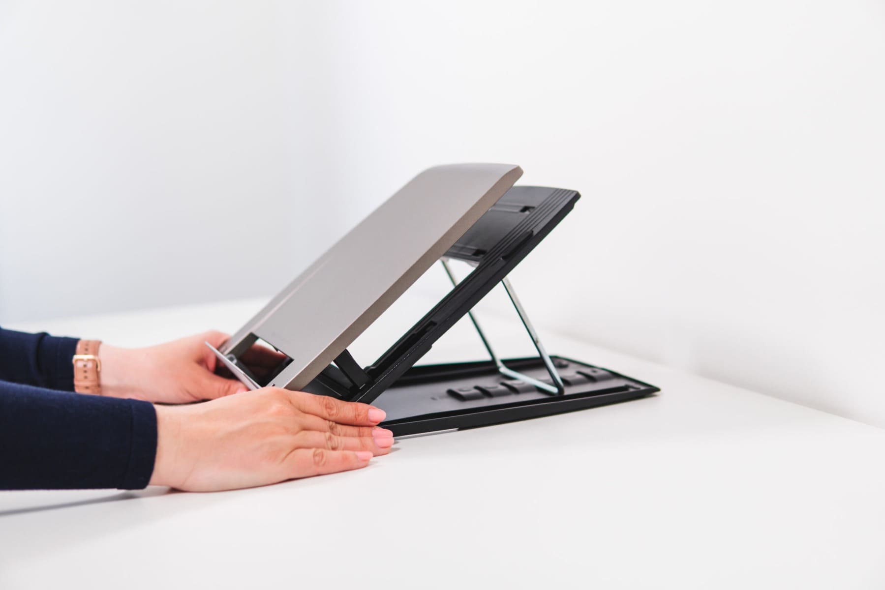 Ergo-Q 330 Laptop Stand - in use