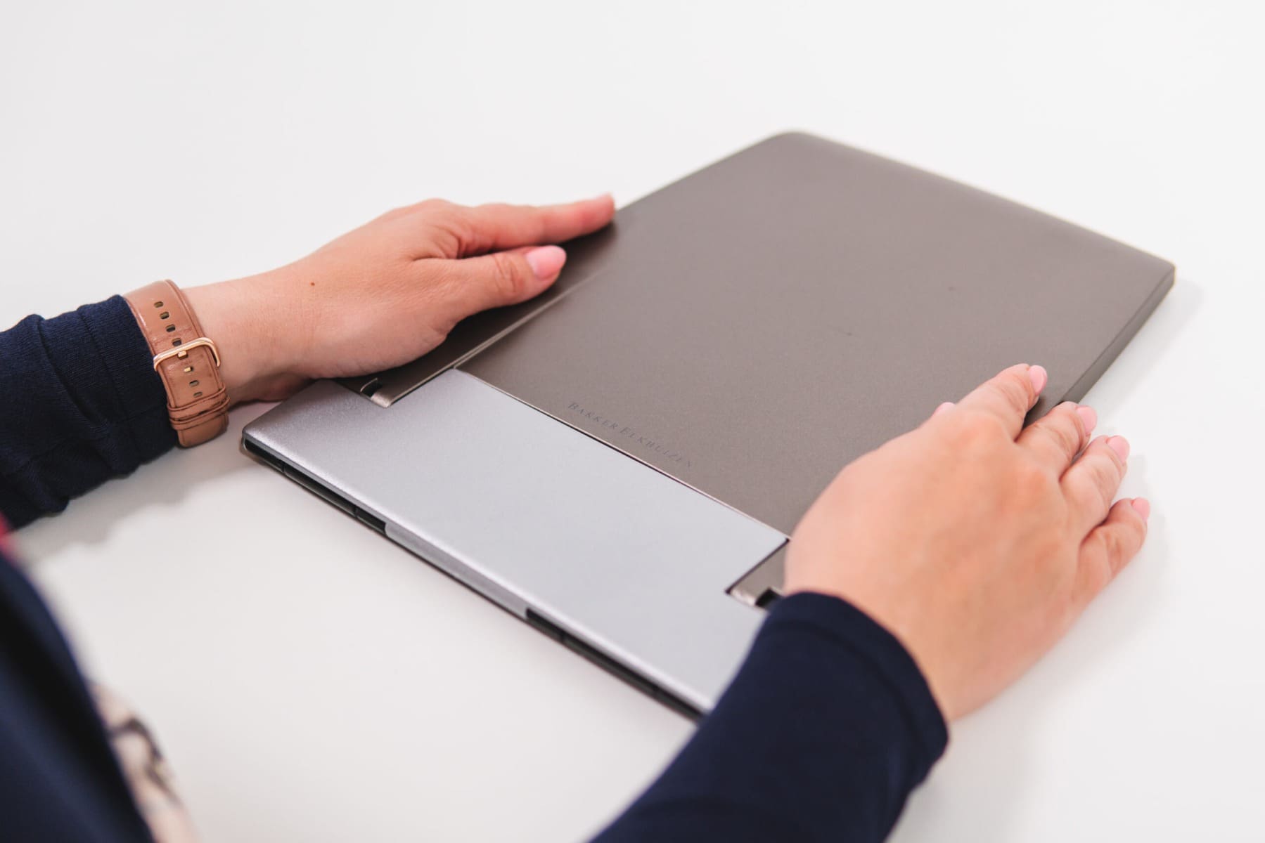 Ergo-Q 330 Laptop Stand - in use