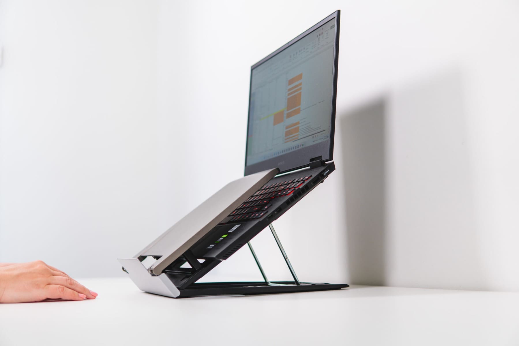 Ergo-Q 330 Laptop Stand - in use