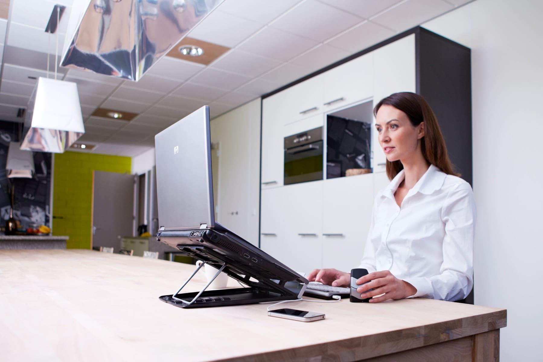 Ergo-Q 330 Laptop Stand - in use