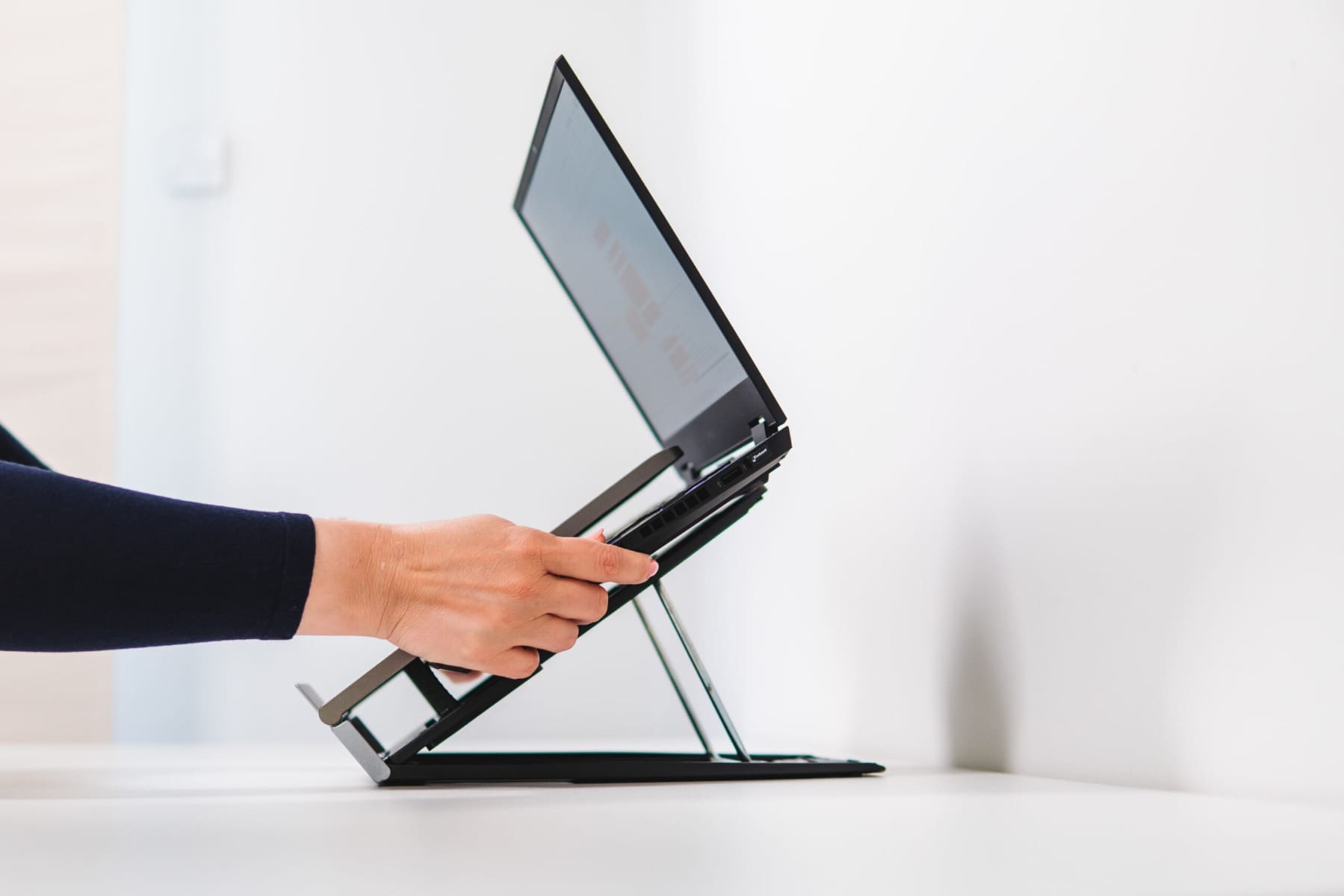 Ergo-Q 330 Laptop Stand - in use