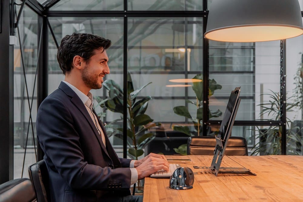 Bakker Elkhuizen Ergo-Q Hybrid Stand - Image 17