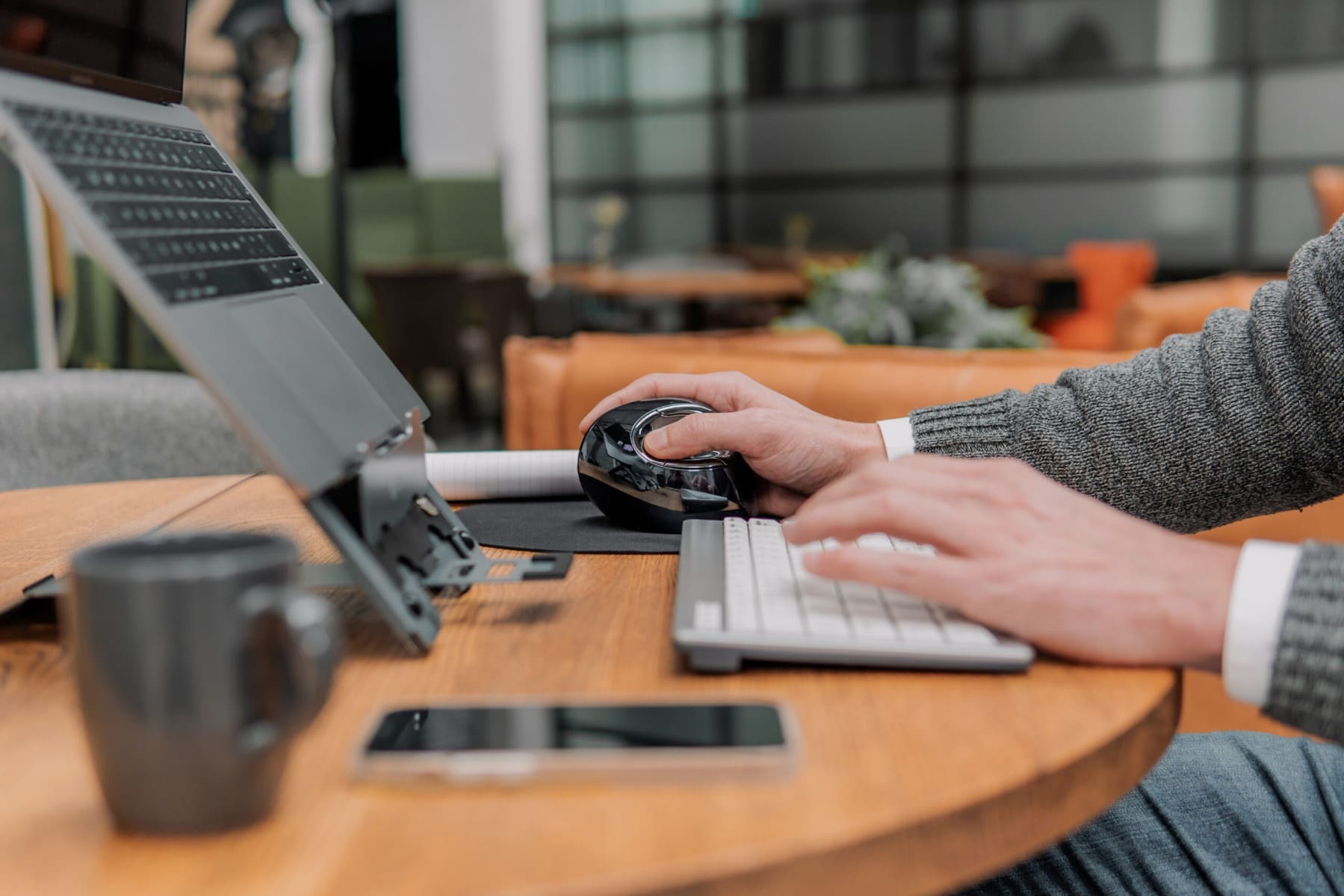 Bakker Elkhuizen Ergo-Q Hybrid Stand - Image 25