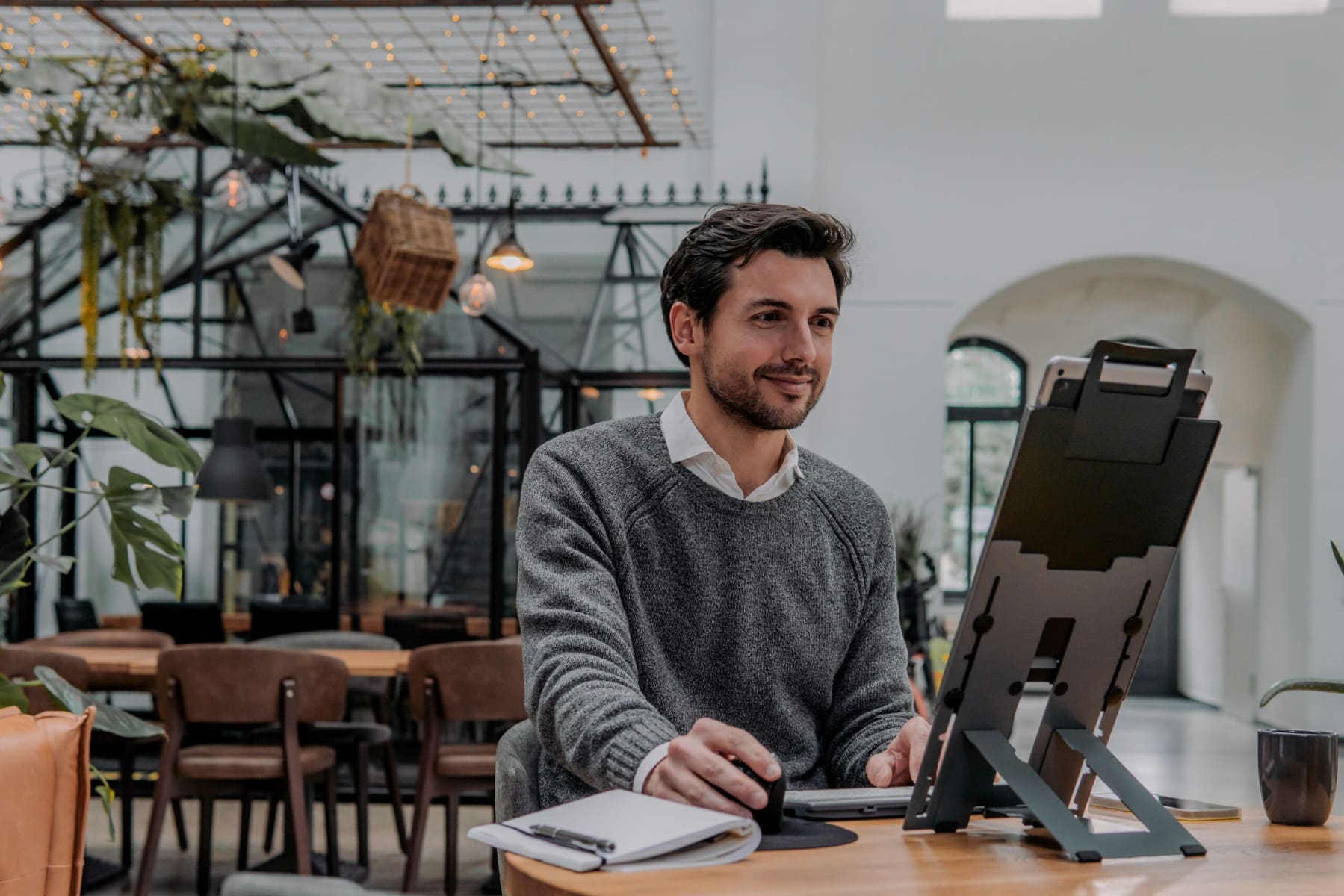 Bakker Elkhuizen Ergo-Q Hybrid Stand - Image 29