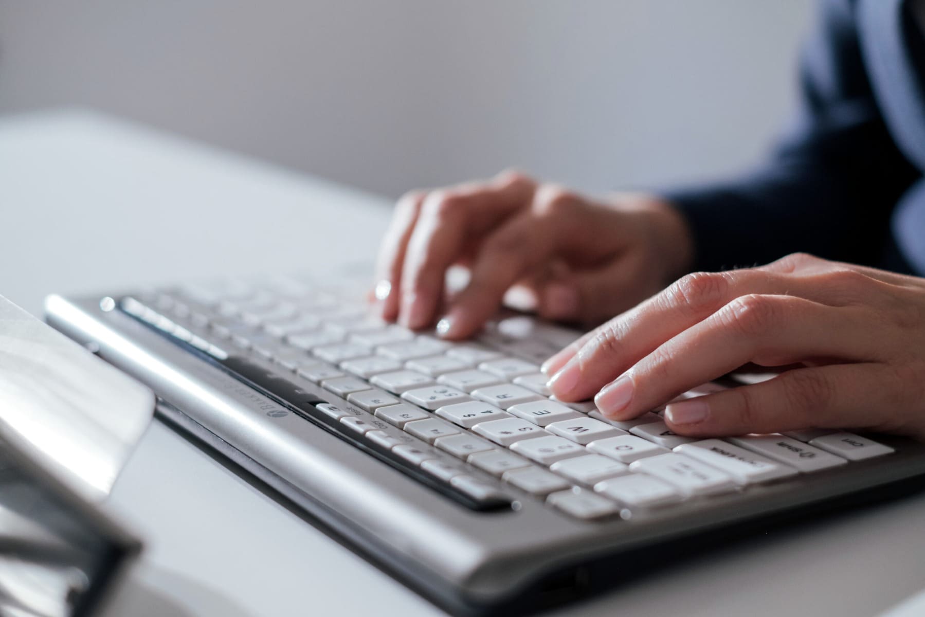 Bakker Elkhuizen S-Board 840 Compact Keyboard in use