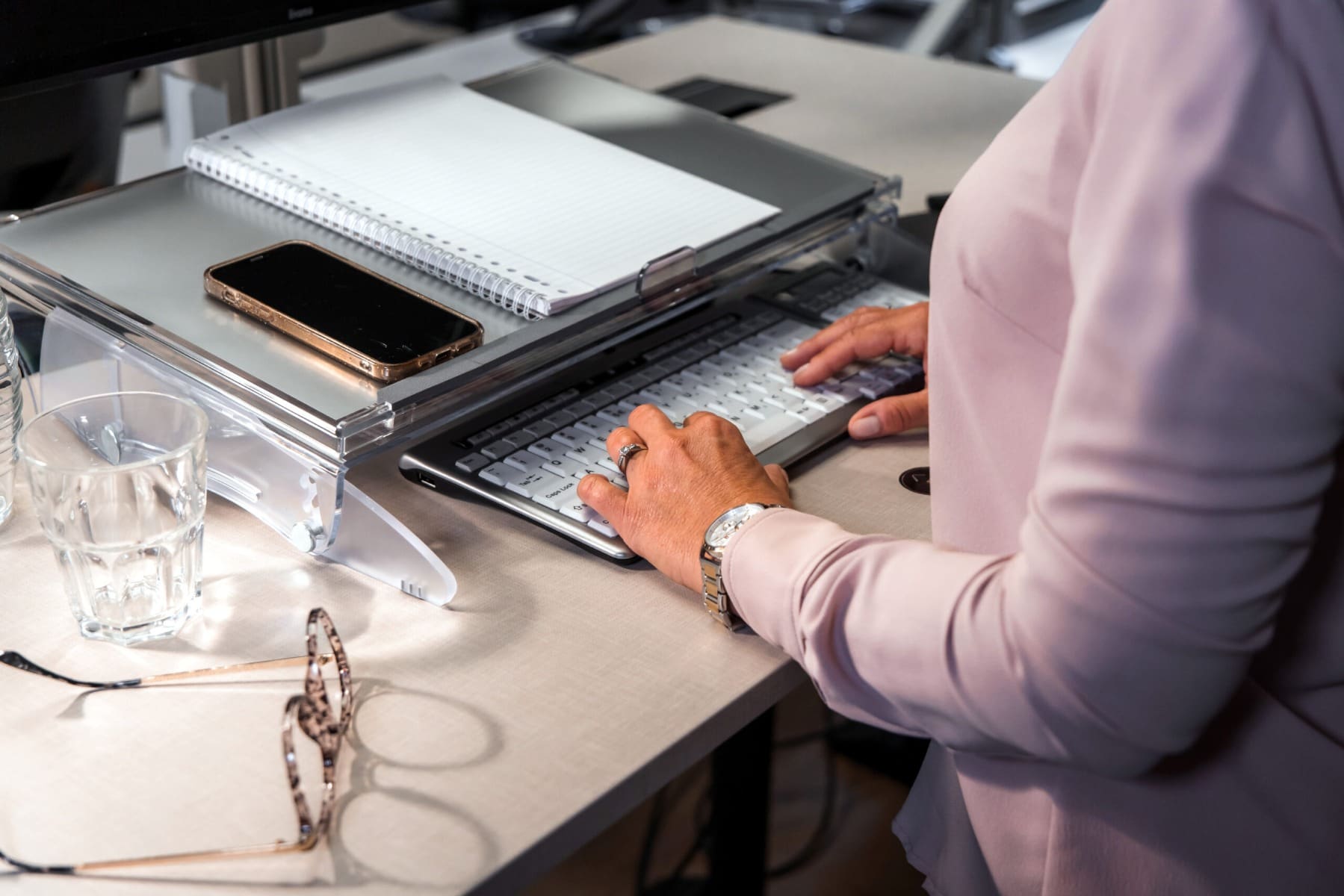 Bakker Elkhuizen S-Board 840 Compact Keyboard in use