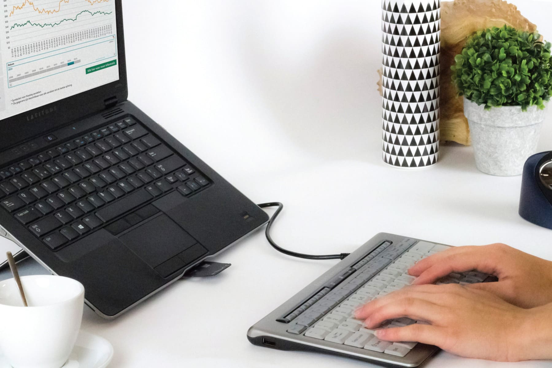 Bakker Elkhuizen S-Board 840 Compact Keyboard in use