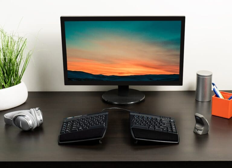 Kinesis Freestyle2 Blue for PC-20cm Separation - at workstation with single monitor