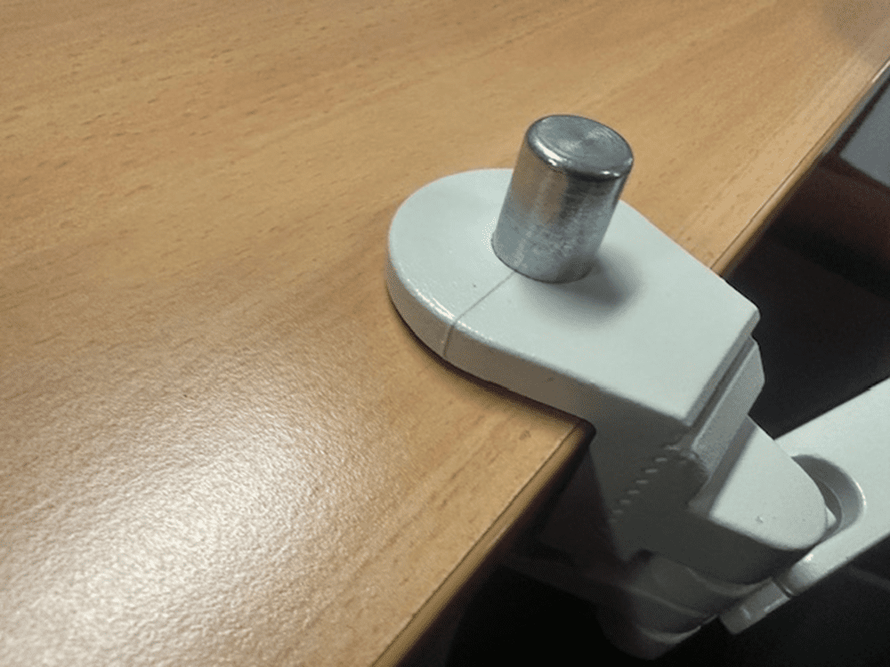 The Mouse Platform will only connect to the desk clamp of the 350 000 ErgoRest with Mousemat.  The ErgoRest with Mousemat has a post attached that the Mouse Platform fits onto.  The Mouse Platform slides onto the post that is on the desk clamp.